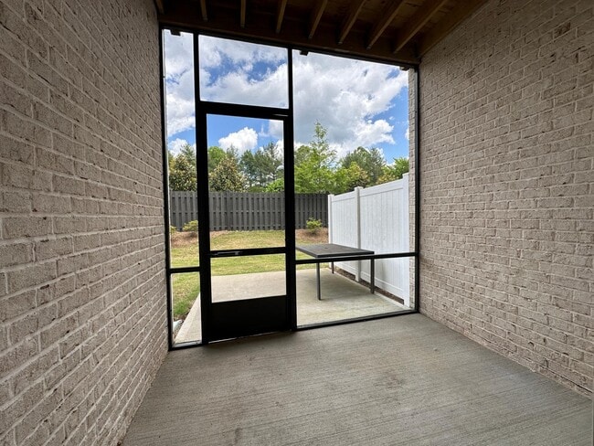 Building Photo - 120 Heathbrook Ln