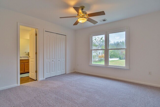 Building Photo - 3-Bedroom Home in Hillcrest Farms on Corne...