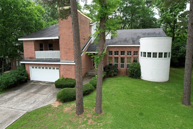 Building Photo - 3231 Hemingway Dr