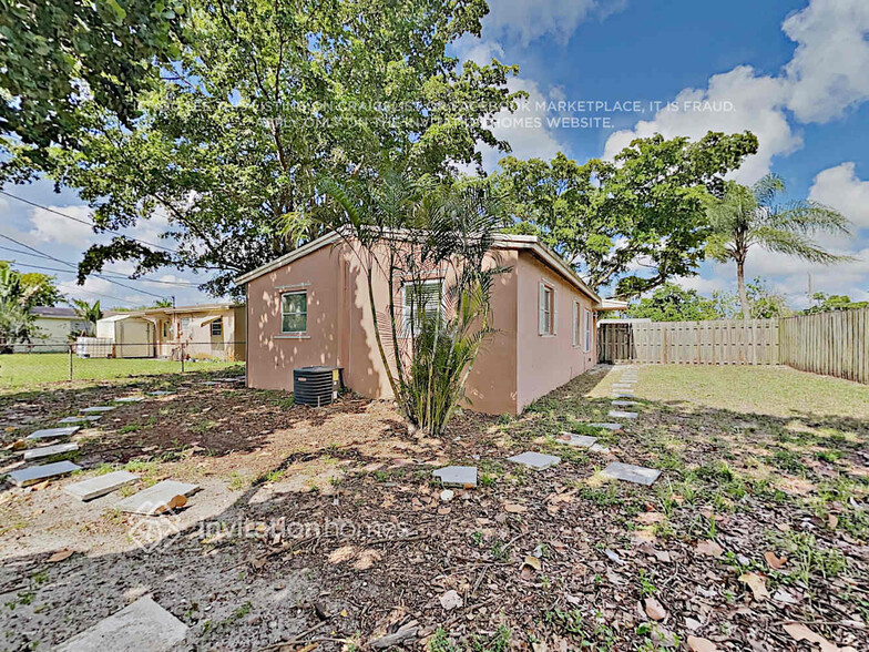 Building Photo - 1410 N 70th Terrace