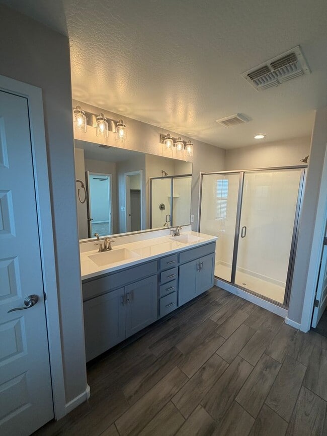Building Photo - Unique opportunity! Rent a NEWER home in Tempe!! This home features 4 bedrooms & 3.5 baths with 2...