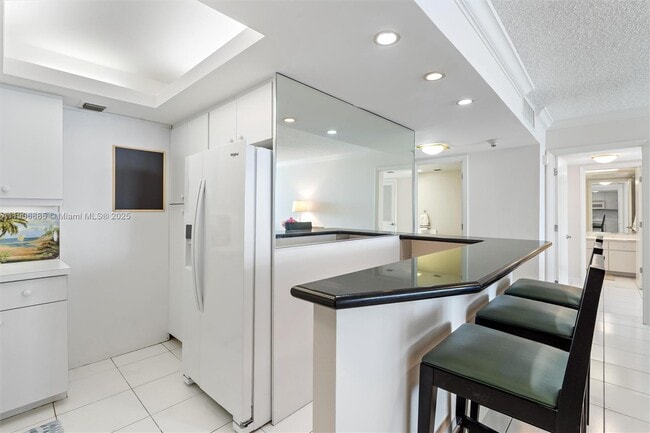 Building Photo - 2100 S Ocean Ln