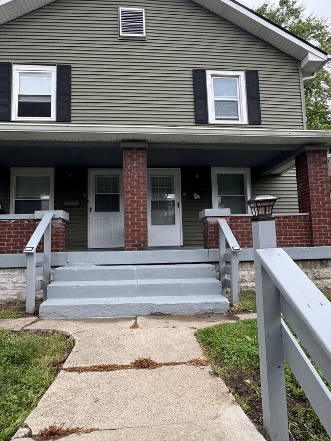 Primary Photo - 2008 Sugar Grove Ave