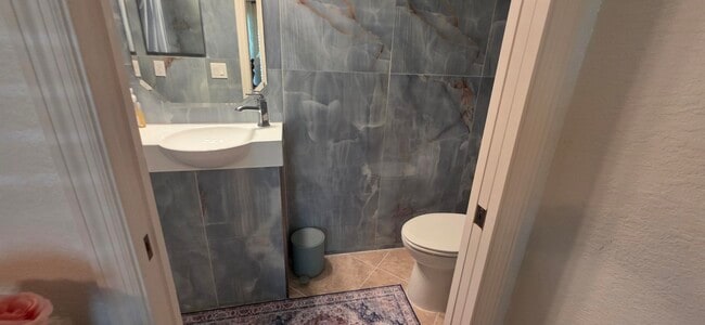 Building Photo - 5838 NW Gillespie Ave