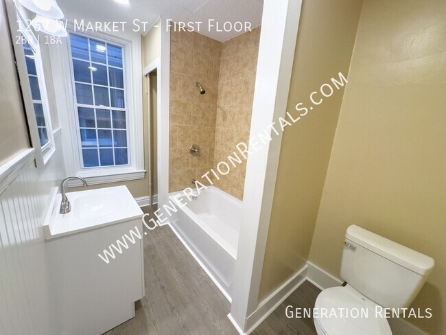 Building Photo - 1267 W Market St
