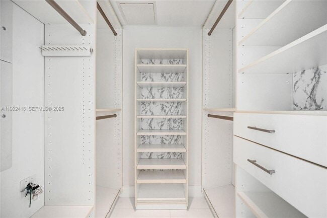 Building Photo - 495 Brickell Ave