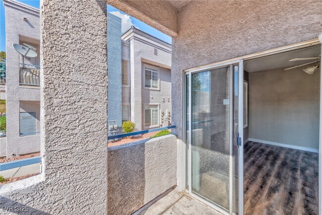 Building Photo - 2201 Ramsgate Dr