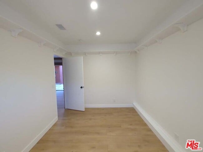 Building Photo - 6656 Swan St