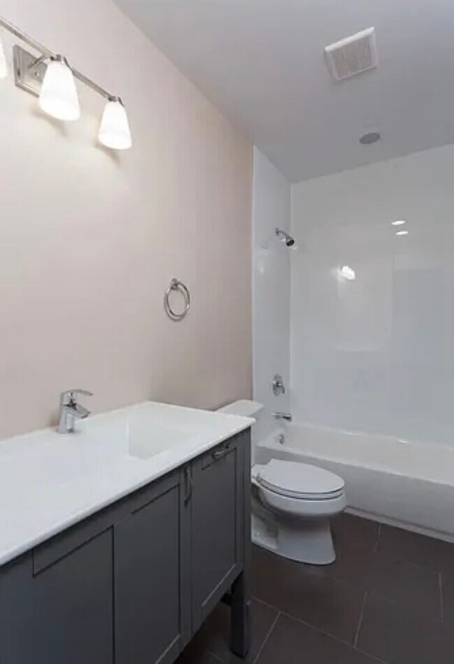 Building Photo - 3380 N Milwaukee Ave