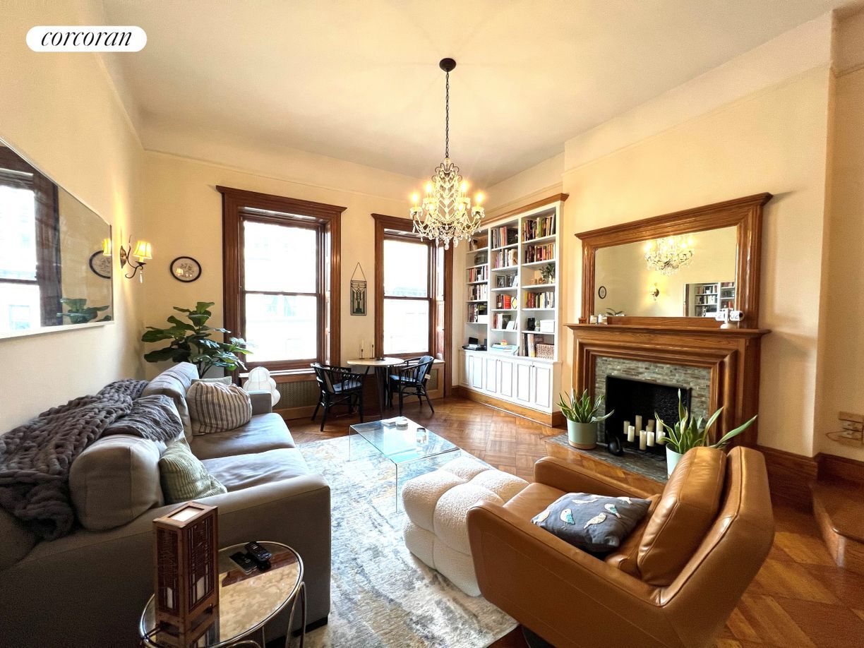 Building Photo - 38 W 69th St