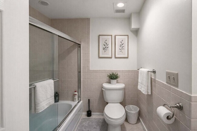 Building Photo - 250 S 17th St