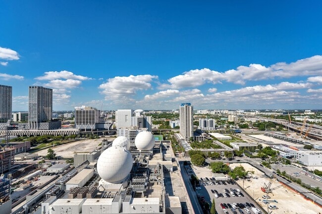 Building Photo - 851 NE 1st Ave
