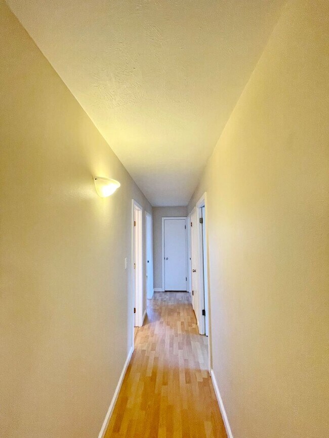 Building Photo - 3 Bed 1 Bath Unfurnished house in the Heart of Kihei - 1 year minimum available long term.