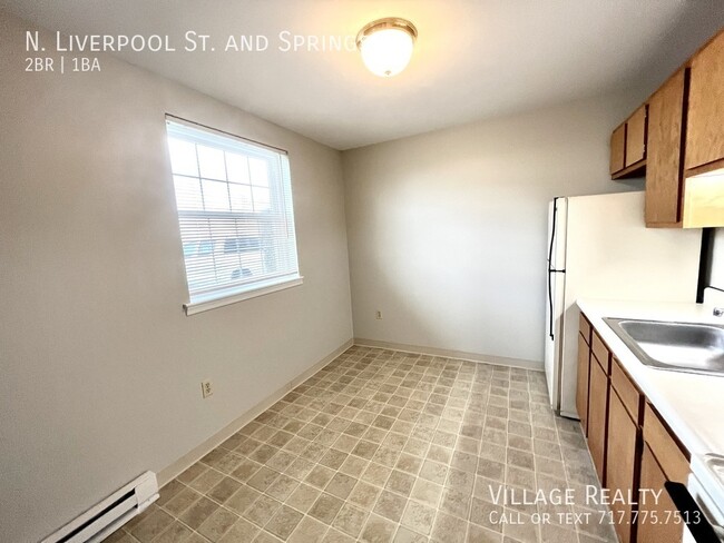 Building Photo - No steps! Affordable 2-Bed Convenient to I...