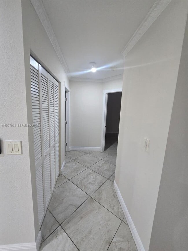 Building Photo - 5151 W Oakland Park Blvd