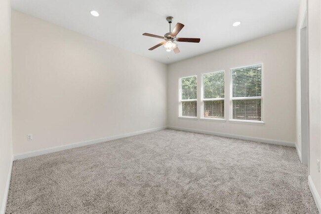 Building Photo - 5209 Mandevilla Dr