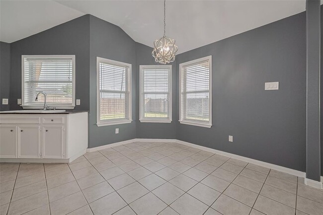 Building Photo - 9631 Highland Pointe Dr