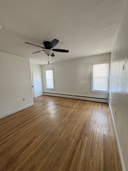 Building Photo - 133 Monroe St