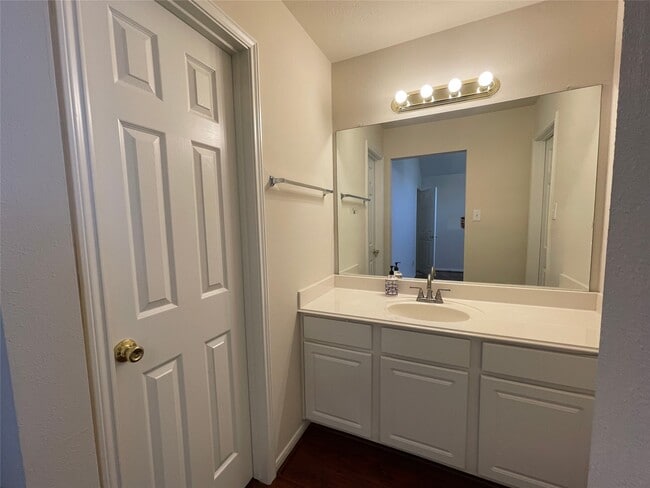 Building Photo - 2126 Winding Hollow Dr