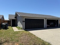 Building Photo - Randazzo Duplex