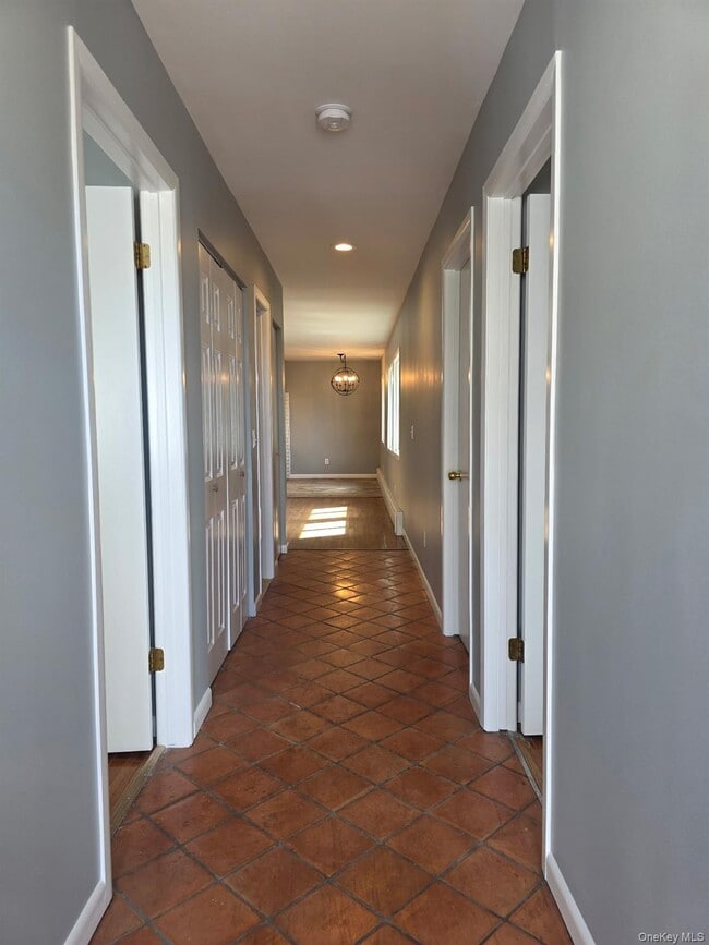 Building Photo - 96 Main St