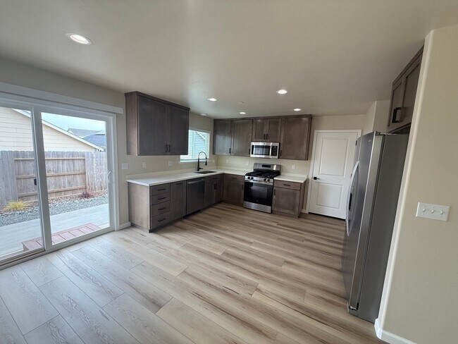 Building Photo - 1652 Ascent Pl