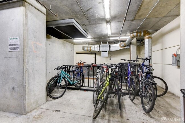 Building Photo - Luxury Condo at The Palms located in South of Market San Francisco