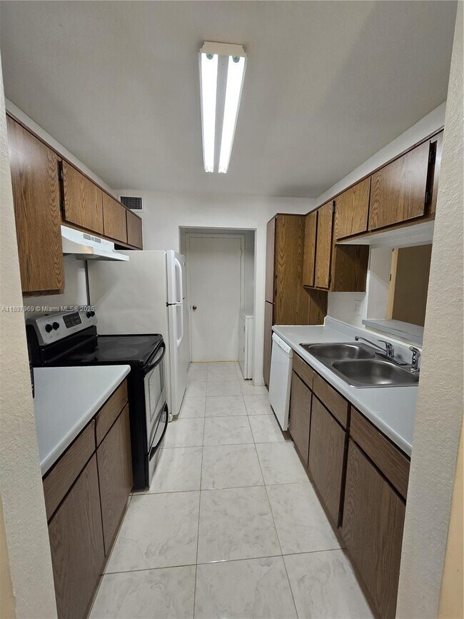 Building Photo - 4040 NW 87th Ave