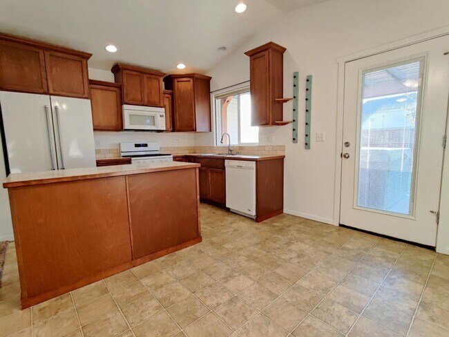 Building Photo - West Pasco Home with Hot Tub