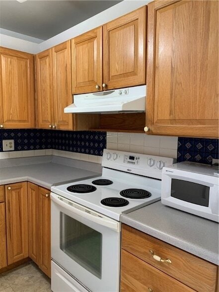 Building Photo - 96 Spring Lake Dr