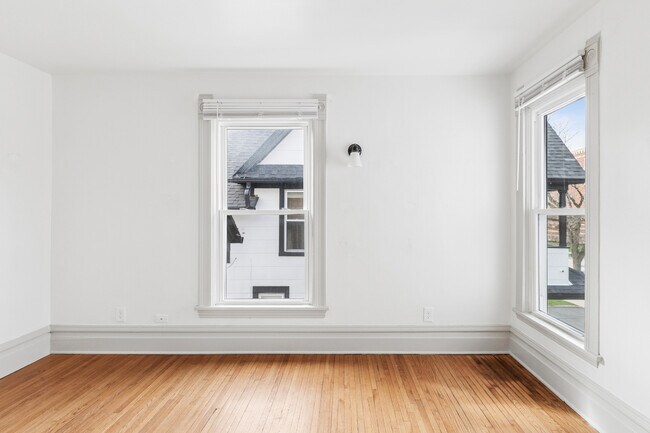 Building Photo - 2 West St