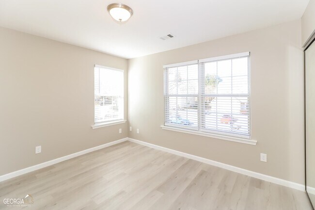 Building Photo - 252 Carrington Way
