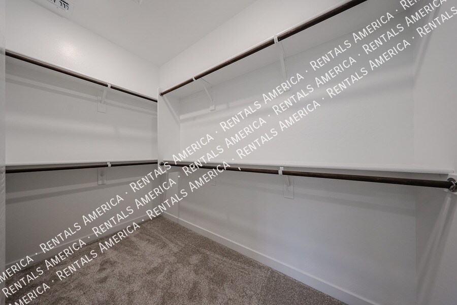 Building Photo - 10151 E Ulysses Ave