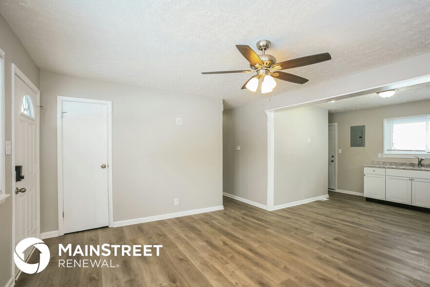 Building Photo - 528 S Bosart Ave