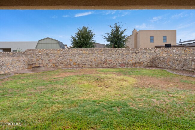 Building Photo - 14432 Russell Borea