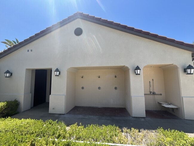 Building Photo - 869 East Mountain Way