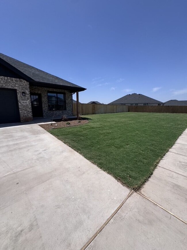 Building Photo - Sawdust Duplex