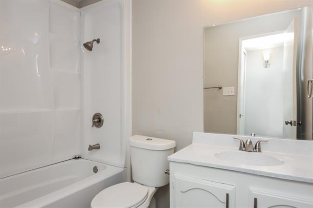 Building Photo - 625 Nora Ln