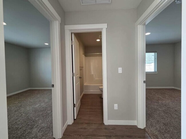 Building Photo - Amazing Brand New Home with 3 Bedrooms & 2...