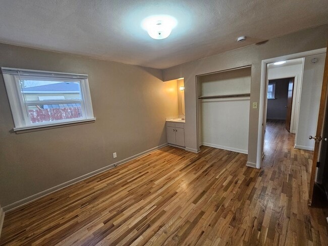 Building Photo - Four Bedroom House Across from Rose Park