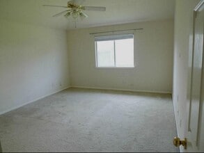 Building Photo - 9718 Cottage St