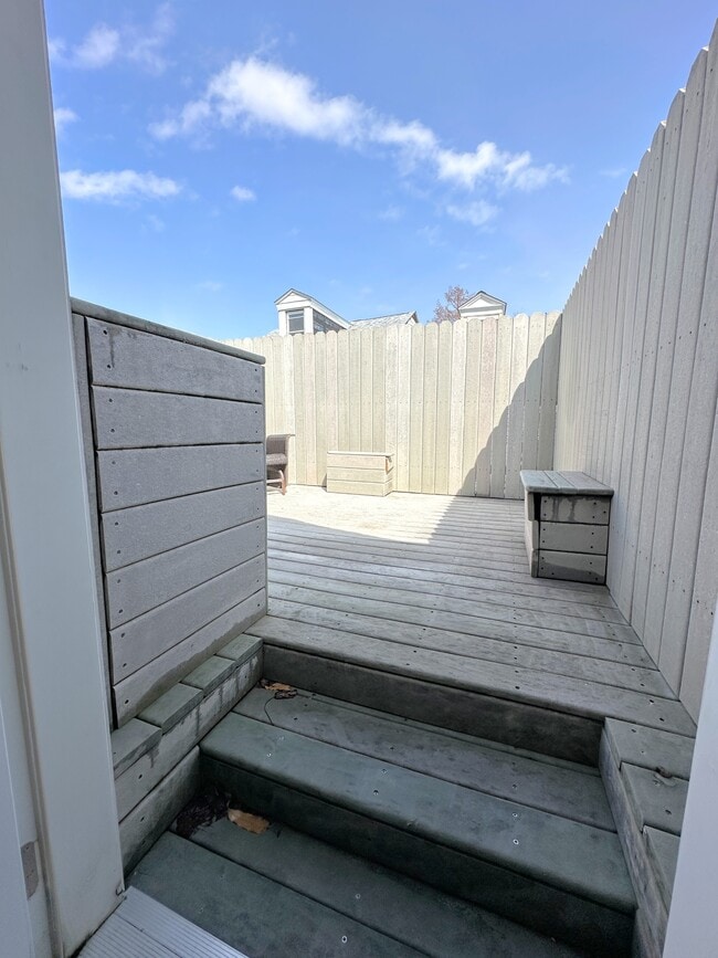 Building Photo - 2221 Jane St