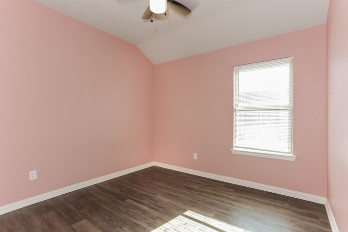 Building Photo - 9021 Curacao Dr