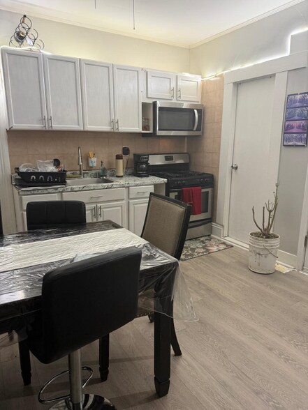 Building Photo - 1335 Park Ave