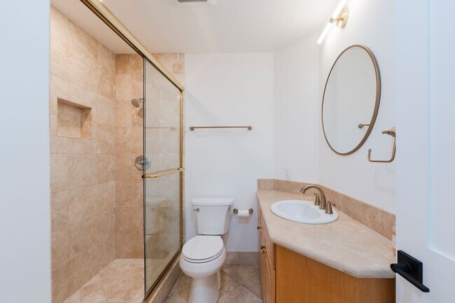 Building Photo - Beautiful Hermosa Beach Townhome Rental!