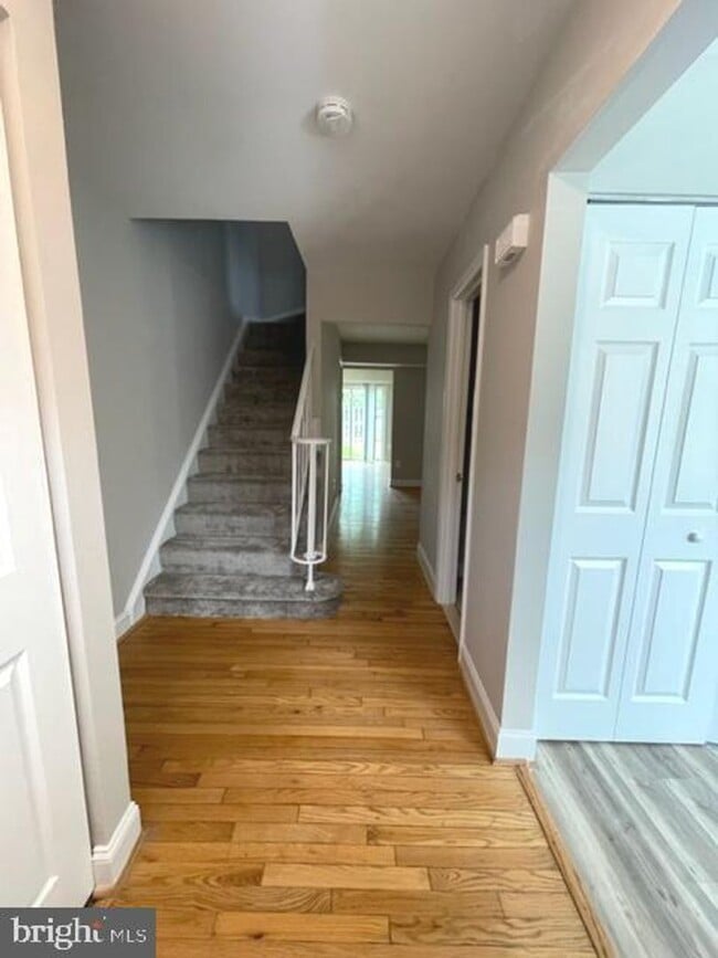 Building Photo - SPACIOUS TOWNHOUSE IN GAITHERSBURG
