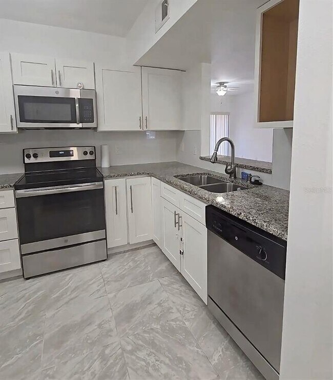 Building Photo - 13215 Villa Vista Dr