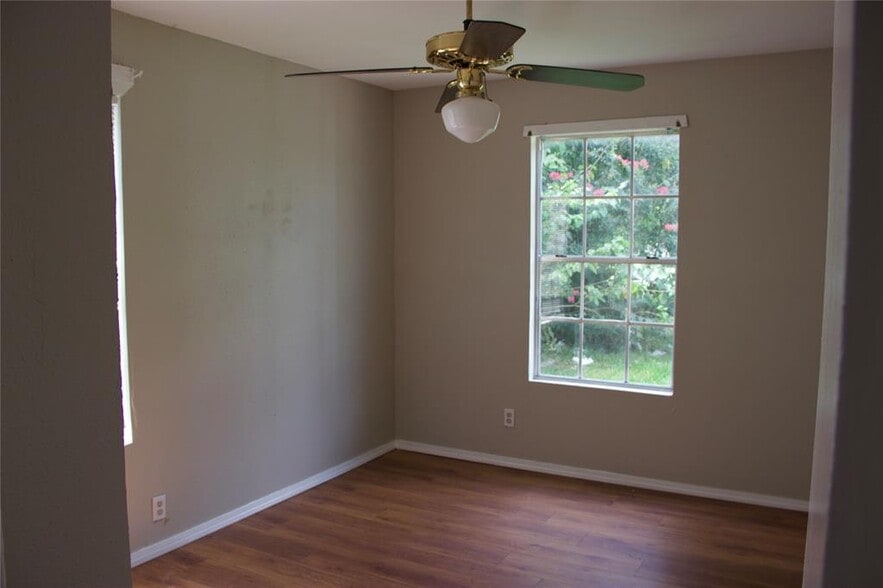 Building Photo - 8137 Snowden St