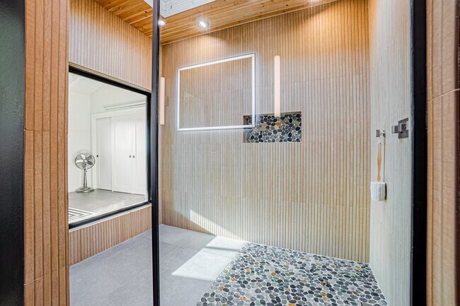 Building Photo - 1906 Grant Ave