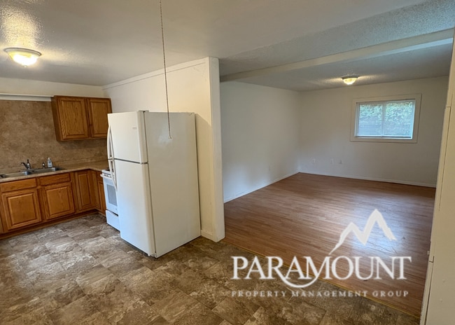 Building Photo - Great location, Great price!